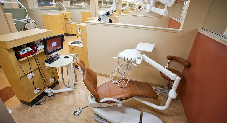 Image of a dental clinic patient room at the University of Louisville School of Dentistry