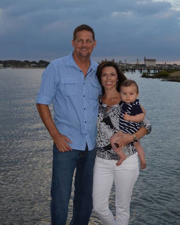 Scott with wife and kid